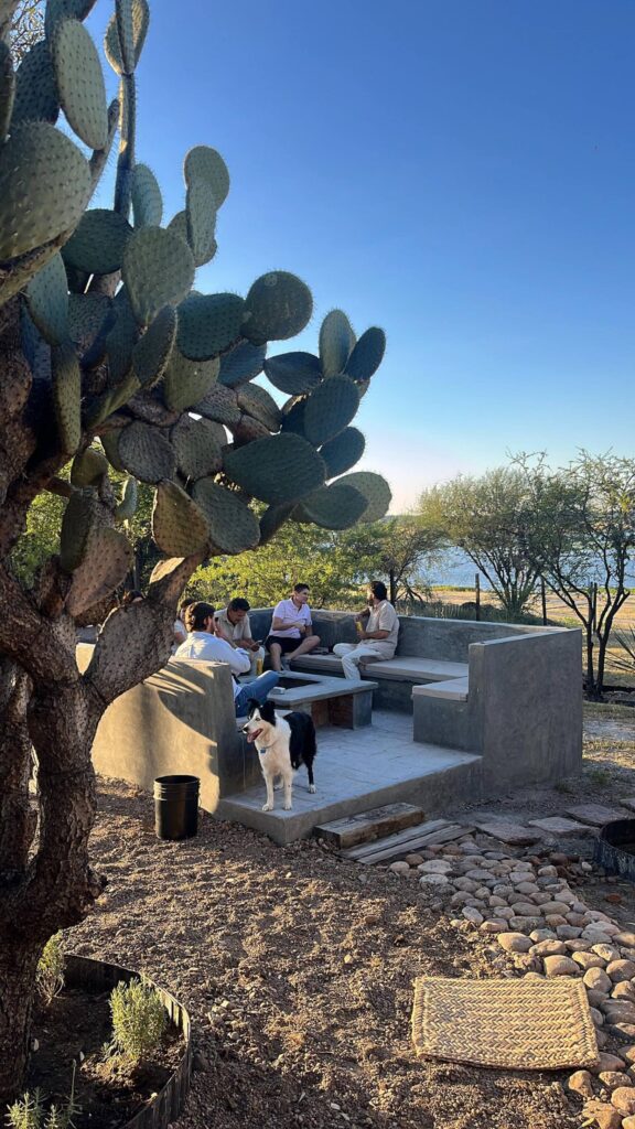 fogata en campamento san miguel de allende amigos, glamping frente a la presa