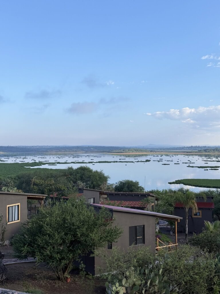 cabañas con vistas al lago en san miguel de allende